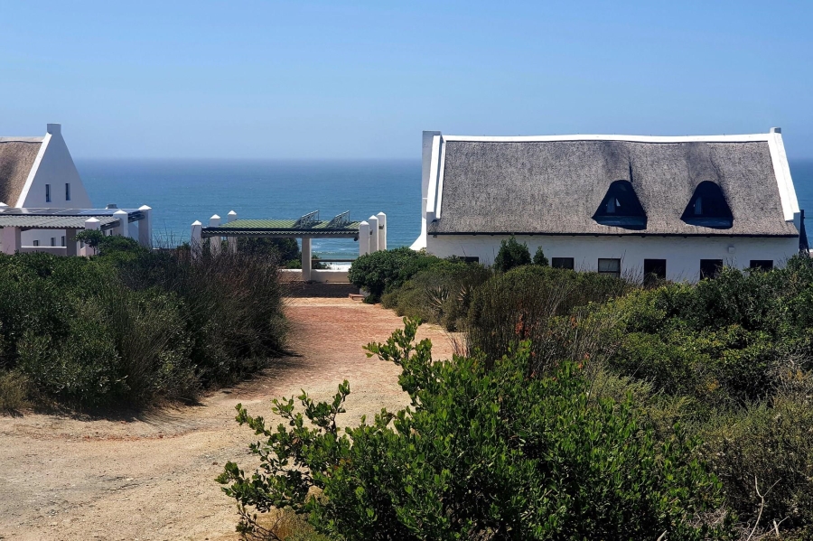 5 Bedroom Property for Sale in Boggomsbaai Western Cape